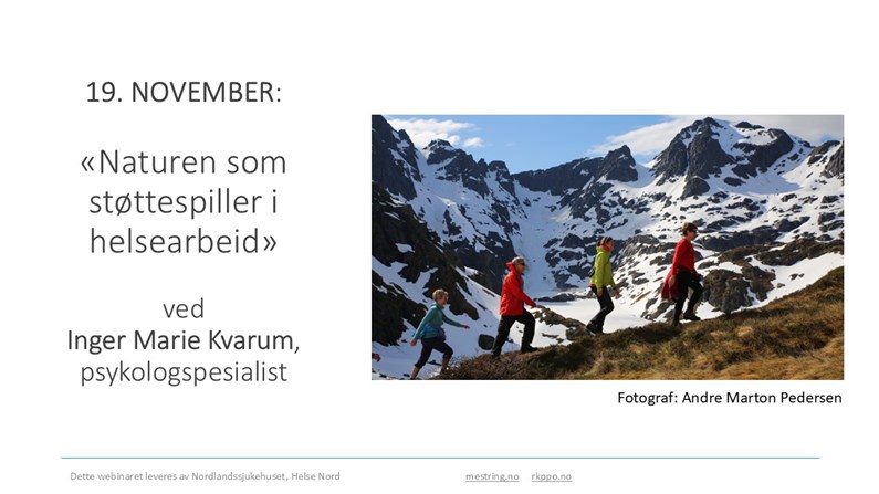 Bilde av personer som går i fjellet